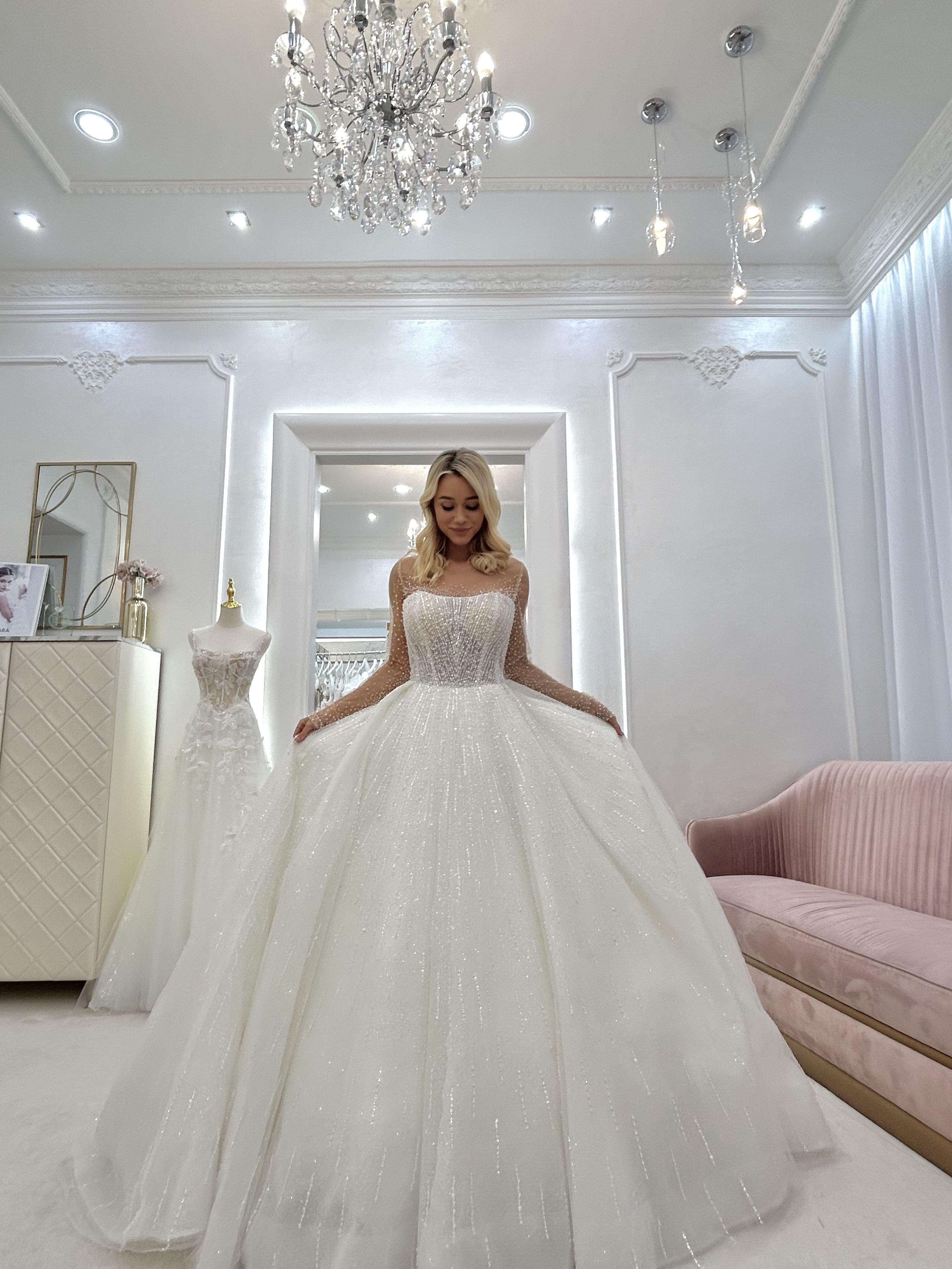 Hercegnos menyasszonyiruha debrecen La femme szalon demetrios enzoani maggie sottero rosa clara dizajnerektol
